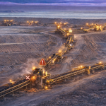 Maden tesisinde eleme hattı ve konveyör bant sistemi, tıkanma ve aşınma riski